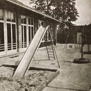 Aménagement de classes et de jeux d'extérieur