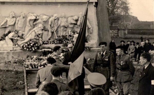 Cérémonie de remise du drapeau