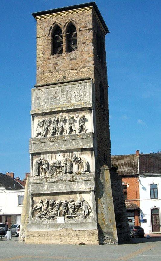 Tour Saint-Quentin et le monument aux morts