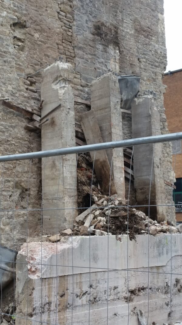 Tour Saint-Quentin et le monument aux morts – Image 6
