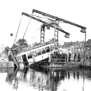 Tram dans le canal