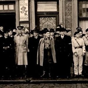 Défilé devant les autorités communales et l'état-major du groupe 51 lors de la cérémonie de la libération