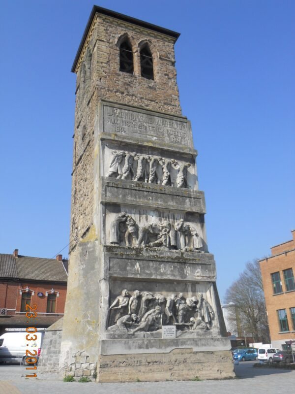 Tour Saint-Quentin et le monument aux morts – Image 4
