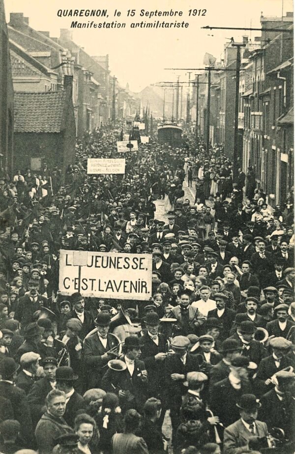 Manifestation antimilitariste