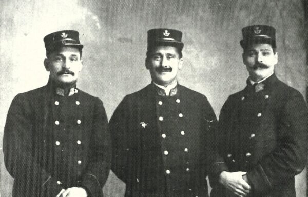 Trois facteurs